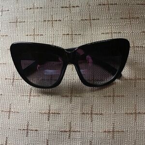 Sunglasses colors black.Cat sunglasses.
